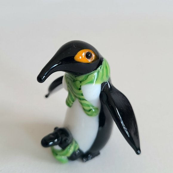Glass Penguin with baby figurine. - Picture 9 of 11